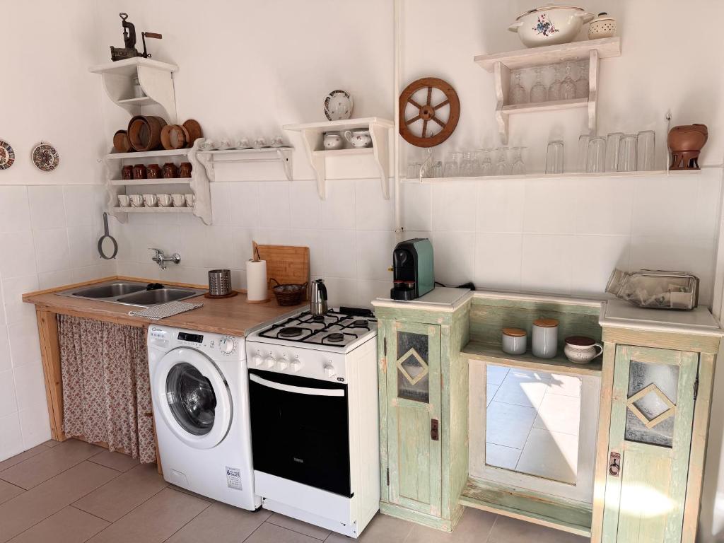 A kitchen or kitchenette at Halháza Erdészlak Apartman