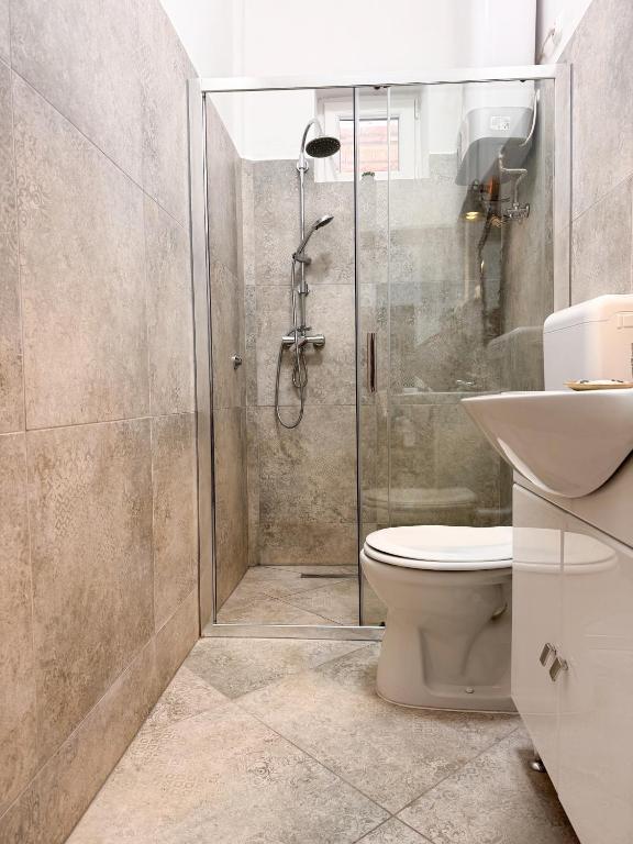 A bathroom at Halháza Erdészlak Apartman