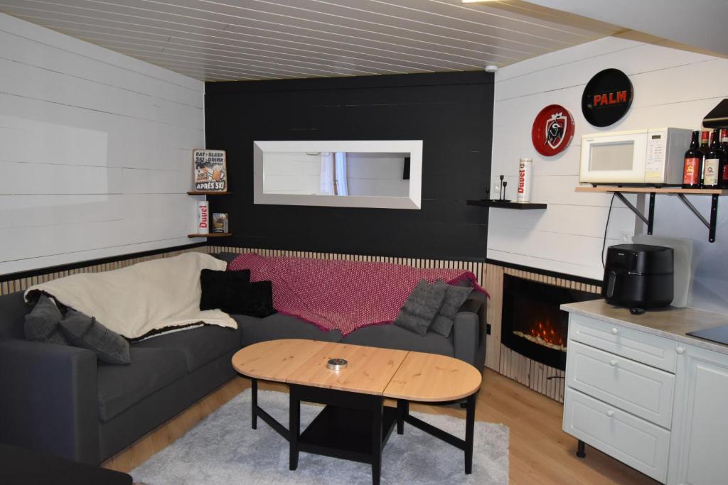 Kuchyň nebo kuchyňský kout v ubytování VAUJANYLOCATIONS - Cochette 1 appartement 14 bis