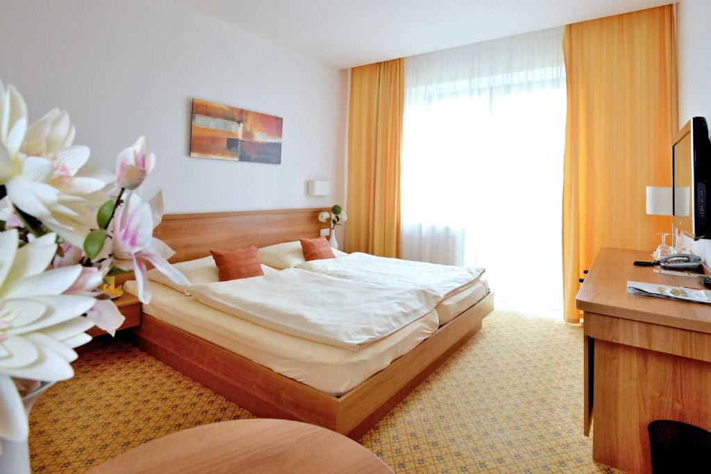 Postel nebo postele na pokoji v ubytování Hotel Kopanice