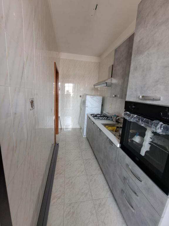 A kitchen or kitchenette at A Casa Tua