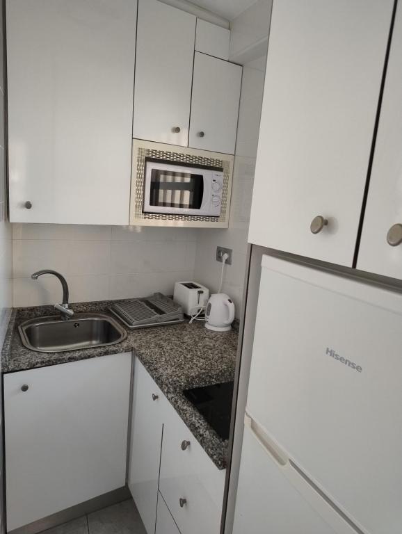 A kitchen or kitchenette at Apartamento Exclusivo en la Playa 9