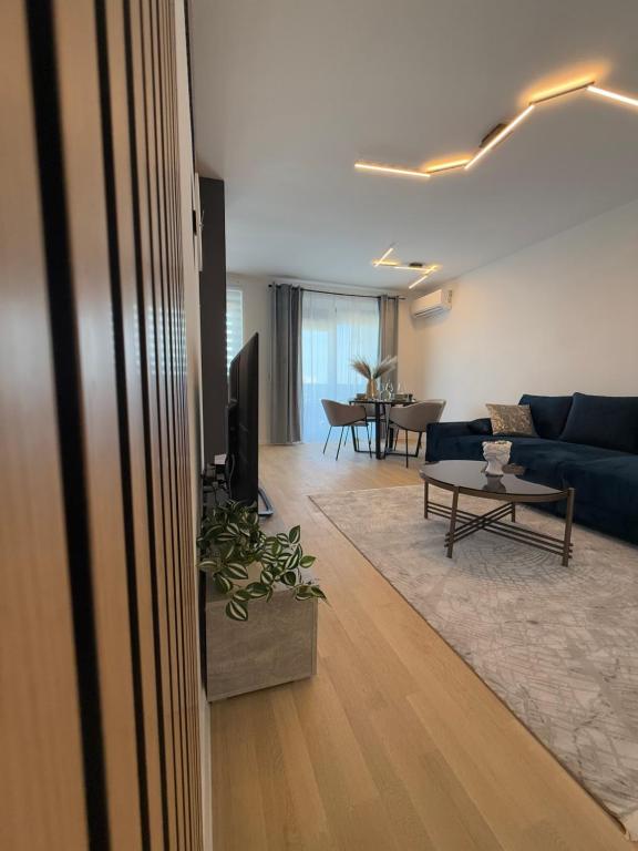 TV a/nebo společenská místnost v ubytování VG CITY STAY - airport & city