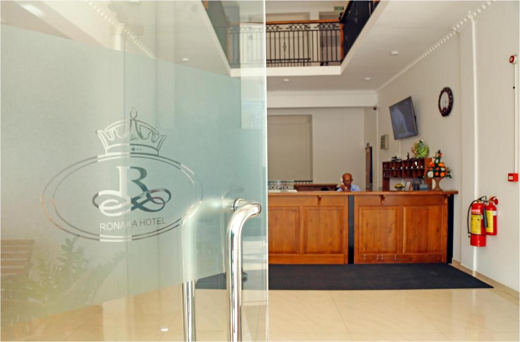 TV a/nebo společenská místnost v ubytování Ronaka Airport Transit Hotel