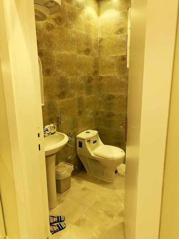 Beautiful Apartment with garden 2B - One-Bedroom Apartment