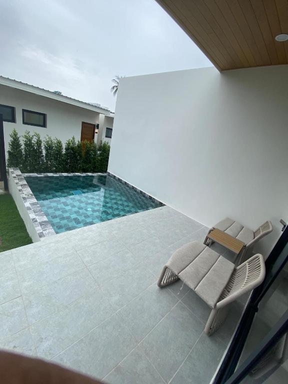 Bazén v ubytování Three Trees Samui Resort - Sarocha Villa nebo v jeho okolí