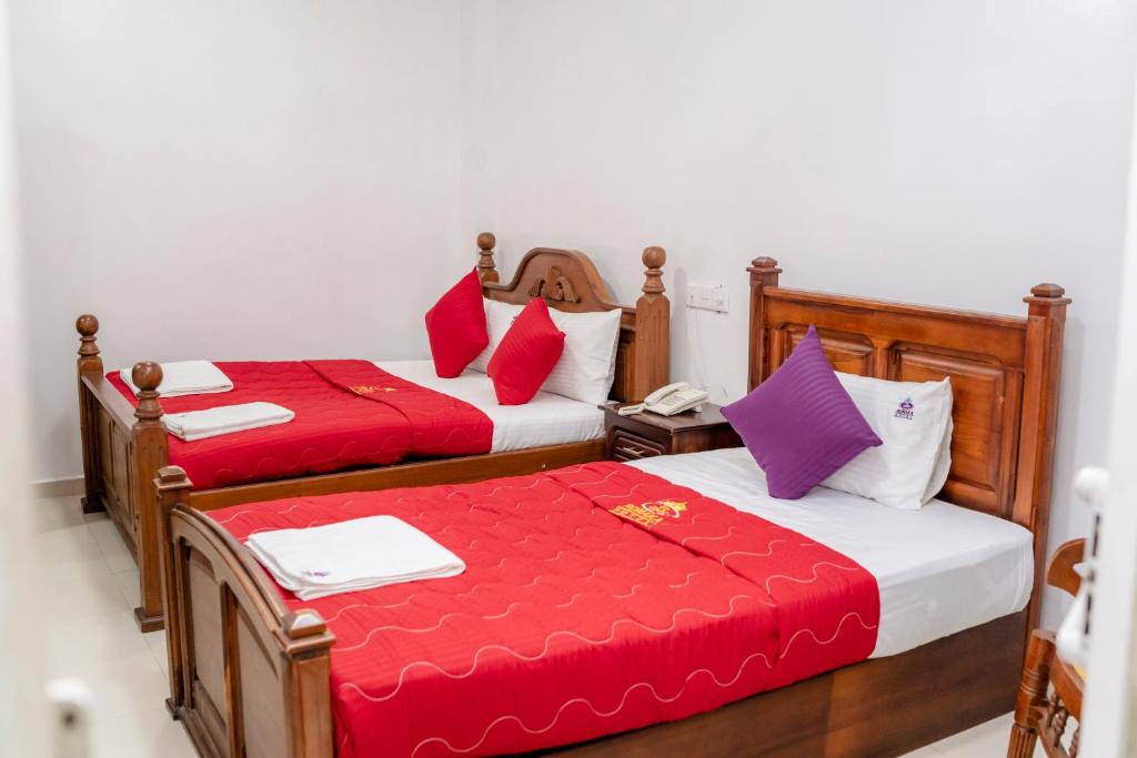 Postel nebo postele na pokoji v ubytování Ronaka Airport Transit Hotel