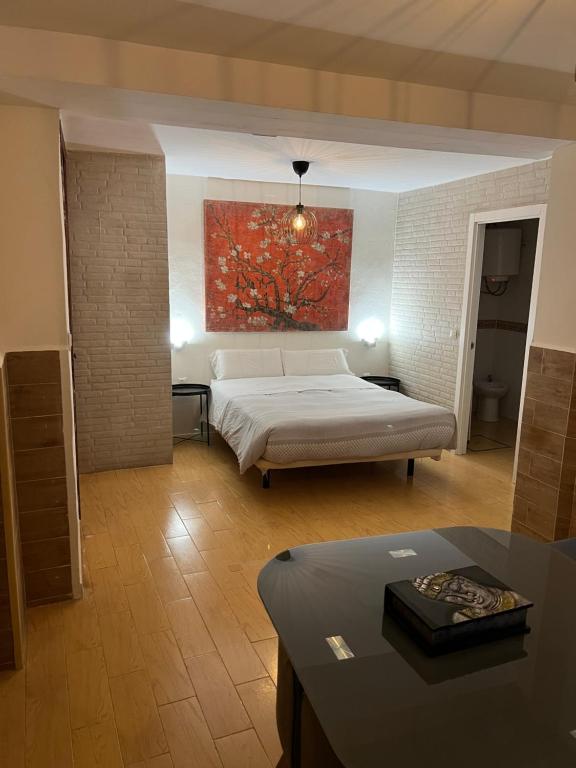 Posteľ alebo postele v izbe v ubytovaní APARTAMENTOS HÉRCULES SEVILLa