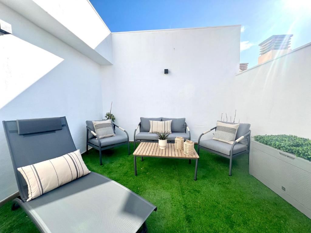 Capuchinos Penthouse & terrace by ELE Apartments