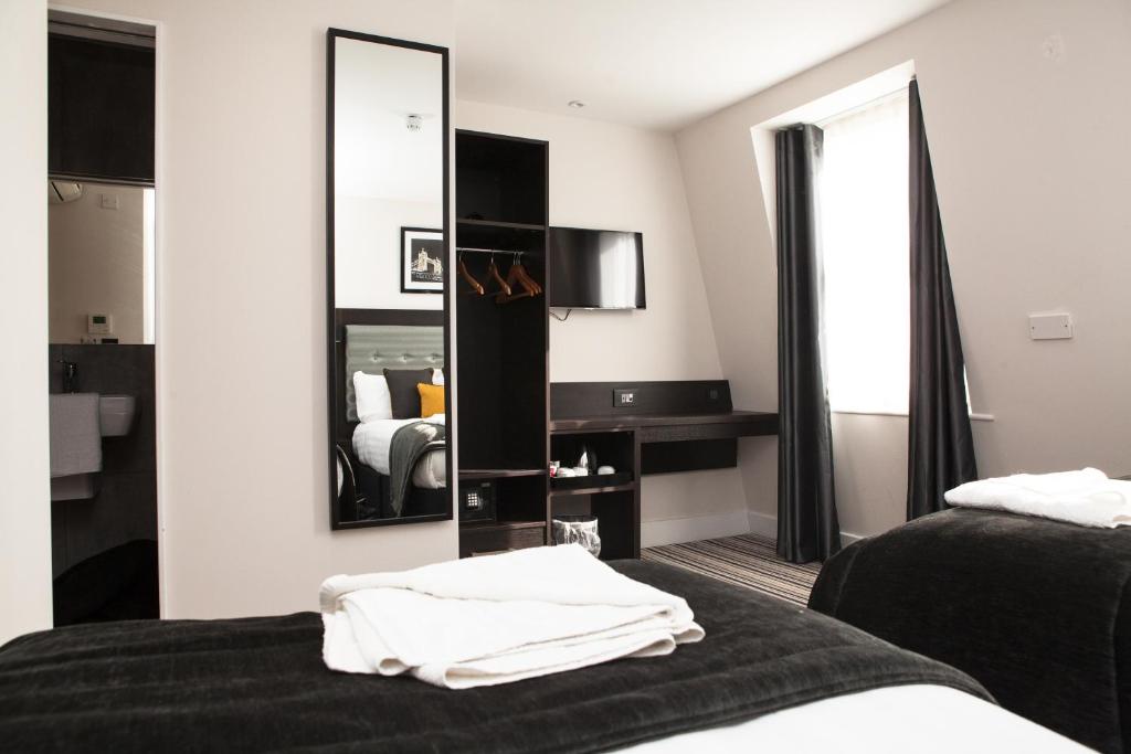 The Tudor Inn Hotel - Resim 21