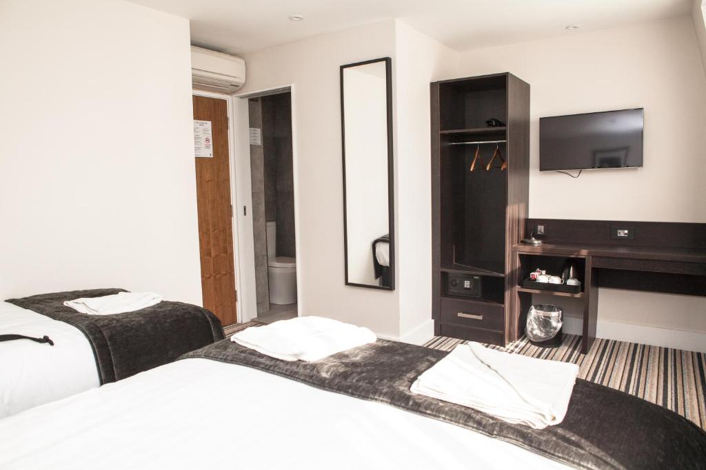 The Tudor Inn Hotel - Resim 35