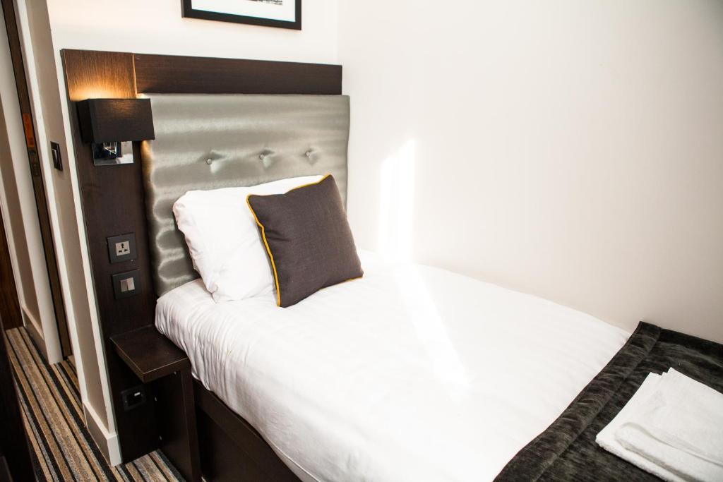 The Tudor Inn Hotel - Resim 10