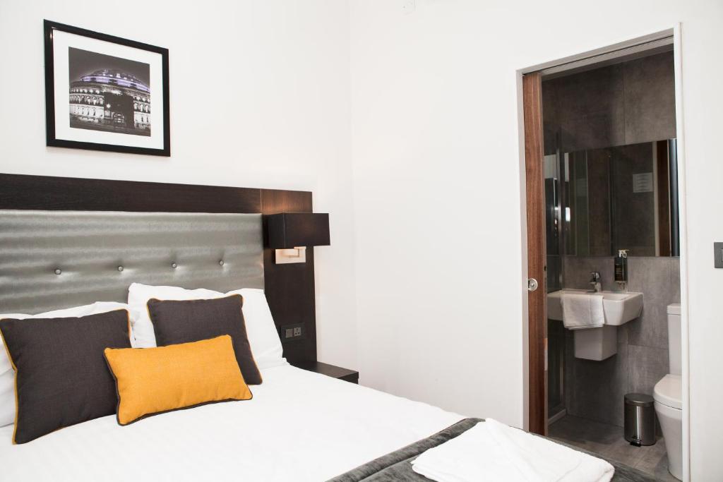 The Tudor Inn Hotel - Resim 17