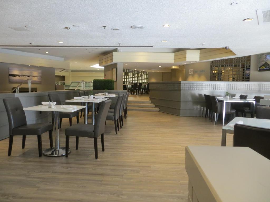 Restaurace v ubytování Toronto Don Valley Hotel and Suites