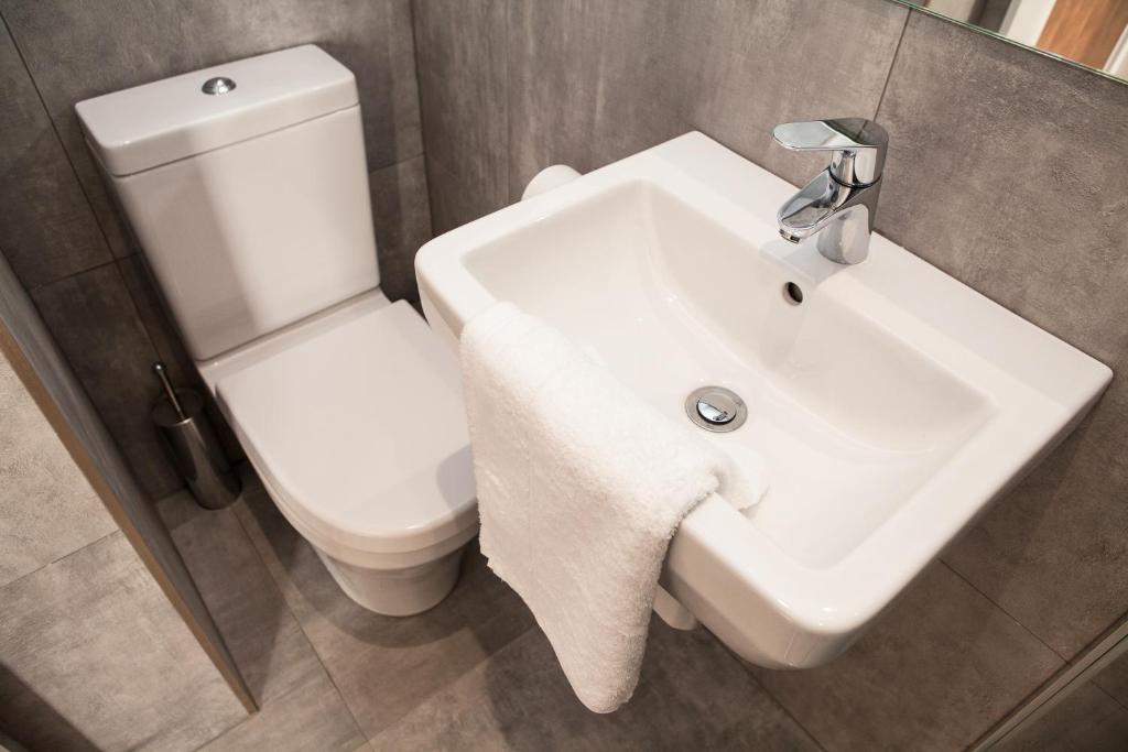 The Tudor Inn Hotel - Resim 45