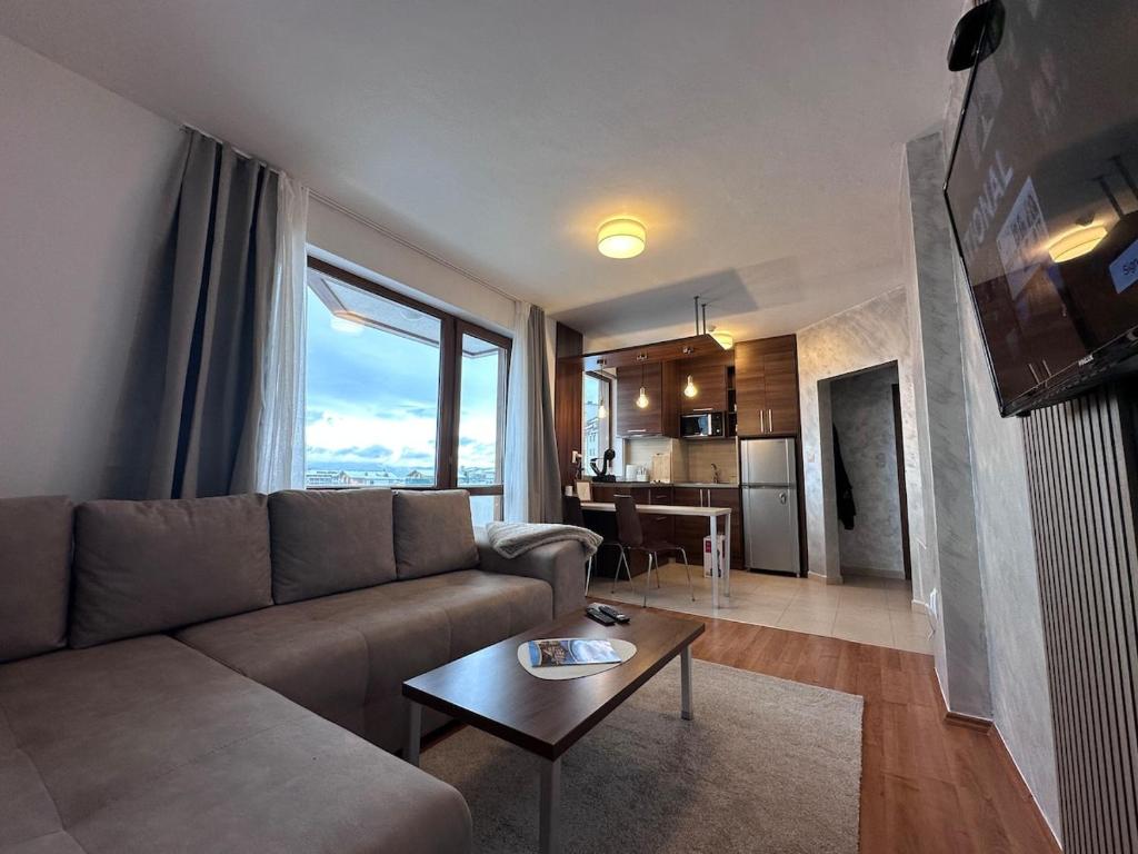 Η κουζίνα ή μικρή κουζίνα στο Host2U Belvedere Apartment - Ski in - out - FREE Parking