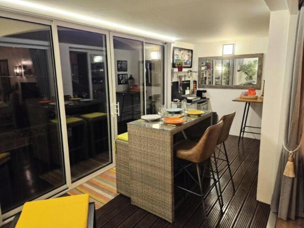 Kuchyňa alebo kuchynka v ubytovaní Les Appartements aux Restanques du Golfe de St Tropez - maeva Home - Appartement 2 pièces 4 personnes avec une magnifique vue mer - Prestige - super Home MAE-1035