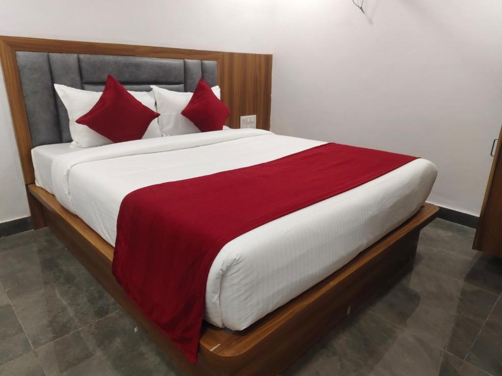 Postel nebo postele na pokoji v ubytování Hotel Maruti R