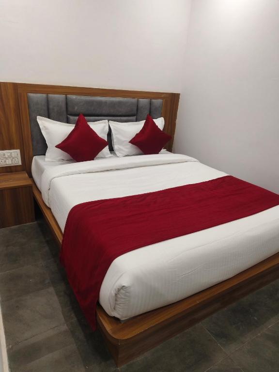 Postel nebo postele na pokoji v ubytování Hotel Maruti R
