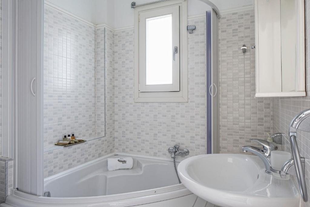 Contaratos Beach Hotel - 4