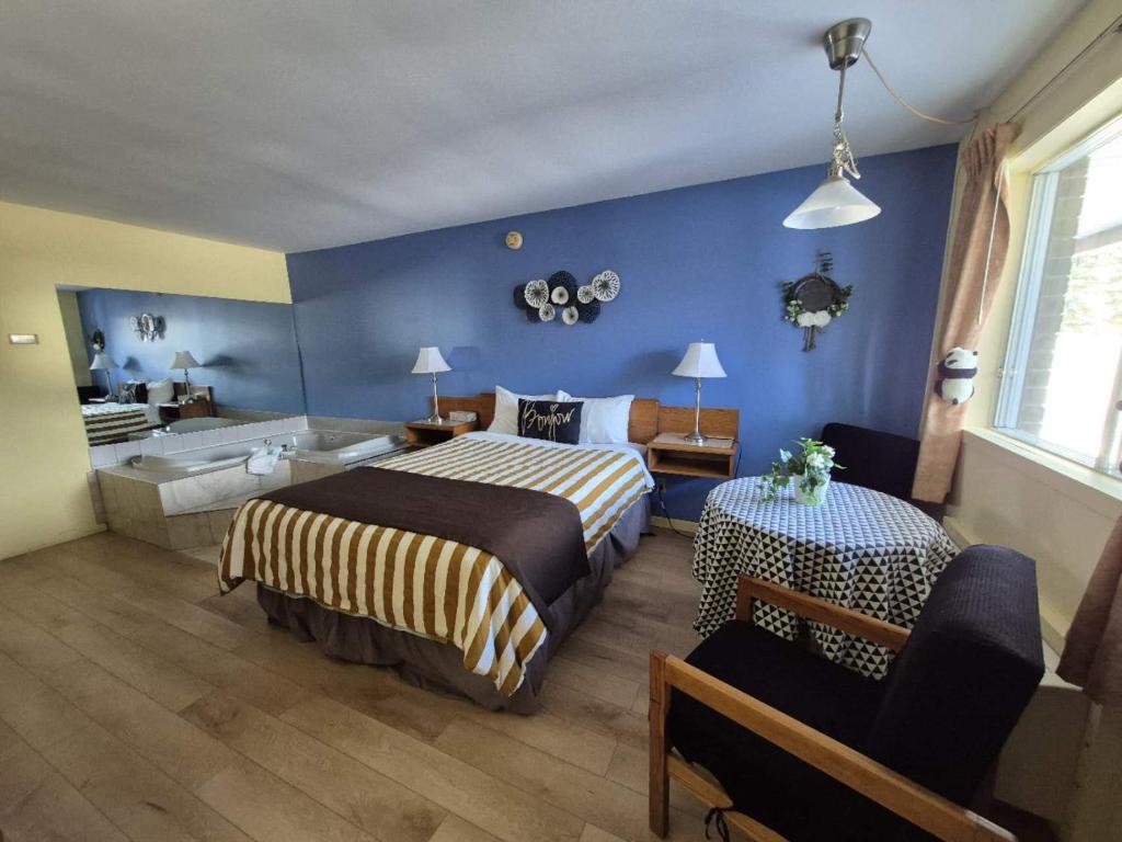 Postel nebo postele na pokoji v ubytování Motel Le Radisson de Val-David