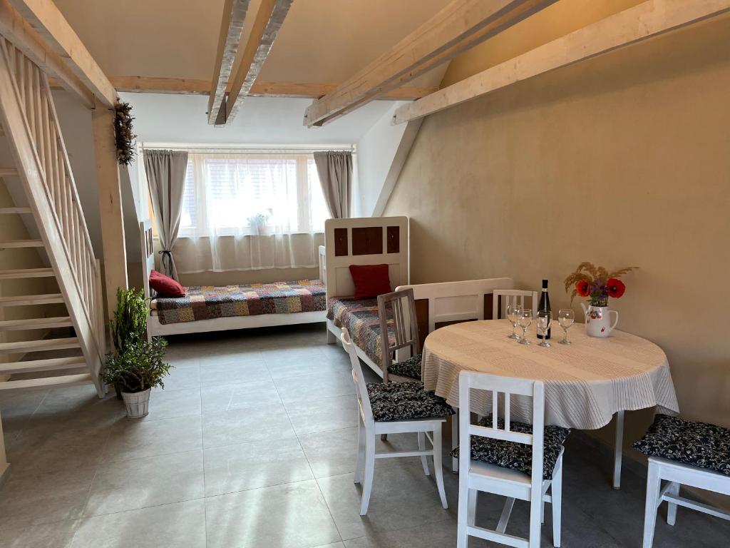 Posezení v ubytování Vintage apartmán Mikulov, 2-4 osoby, 65m2