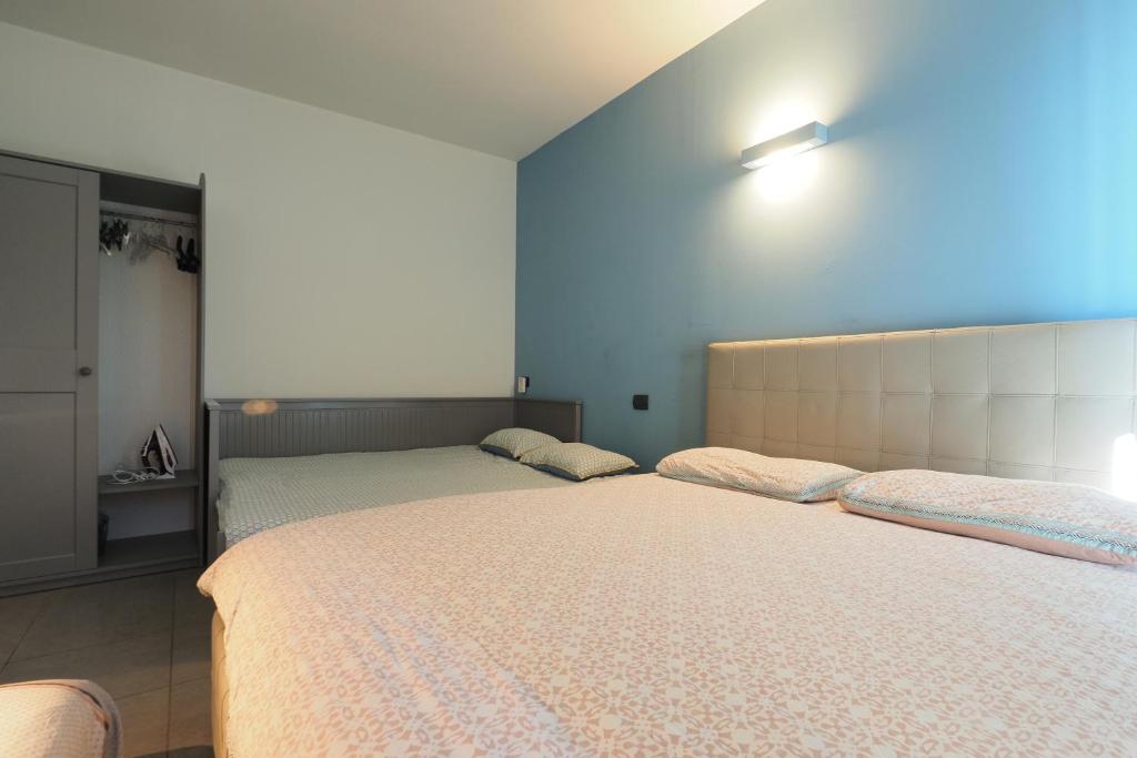 Posteľ alebo postele v izbe v ubytovaní CITY CENTER - Modern flat with FREE PARKING and WIFI - Apt A