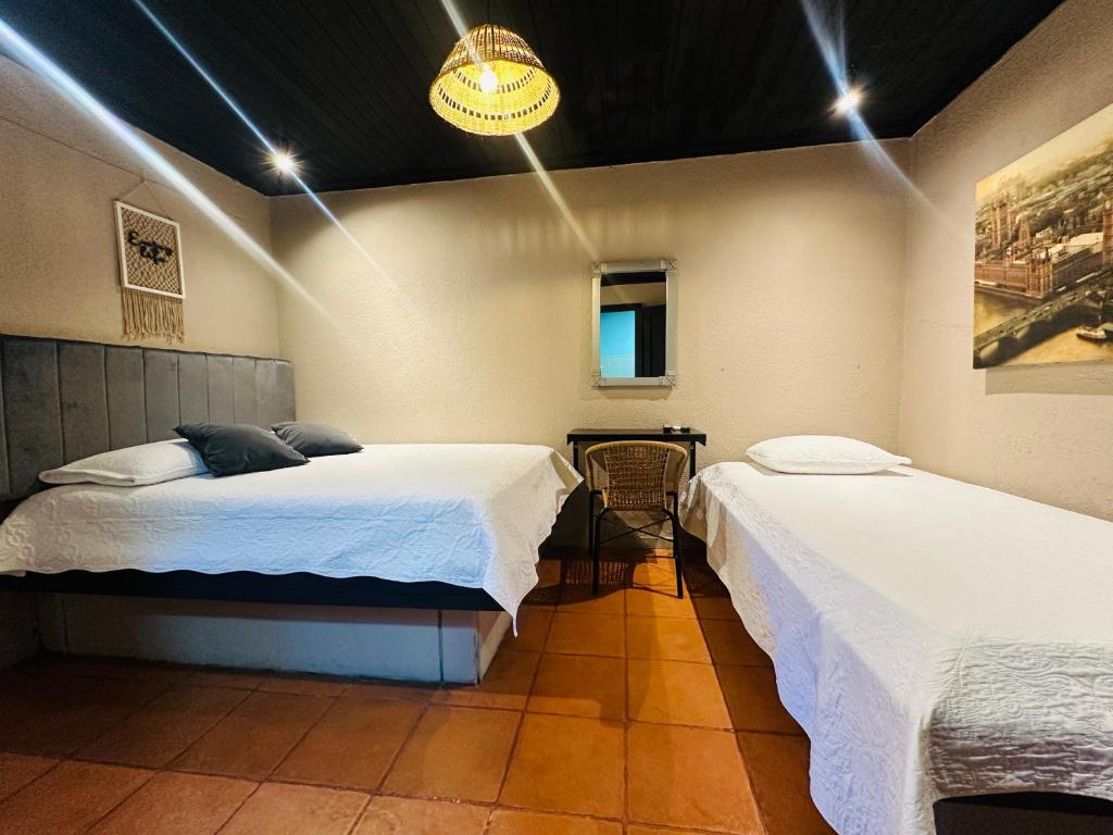 Postel nebo postele na pokoji v ubytování Hotel Londres