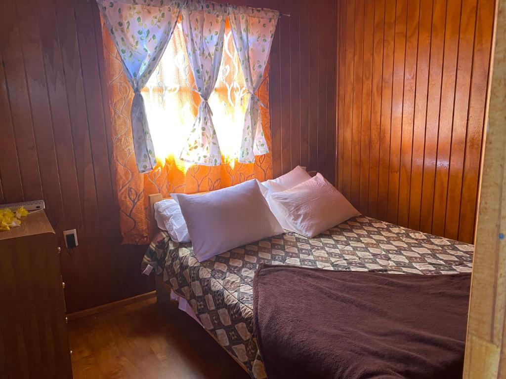 Postel nebo postele na pokoji v ubytování Cabaña con Piscina Guanaqueros
