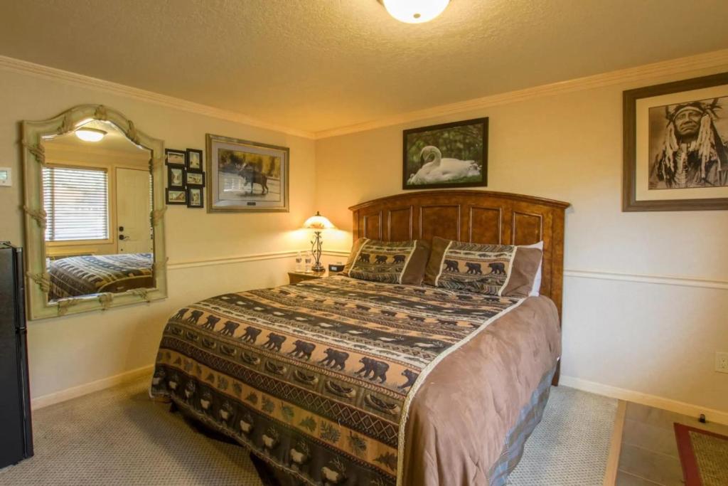 Voodi või voodid majutusasutuse Yellowstone Gateway Inn toas