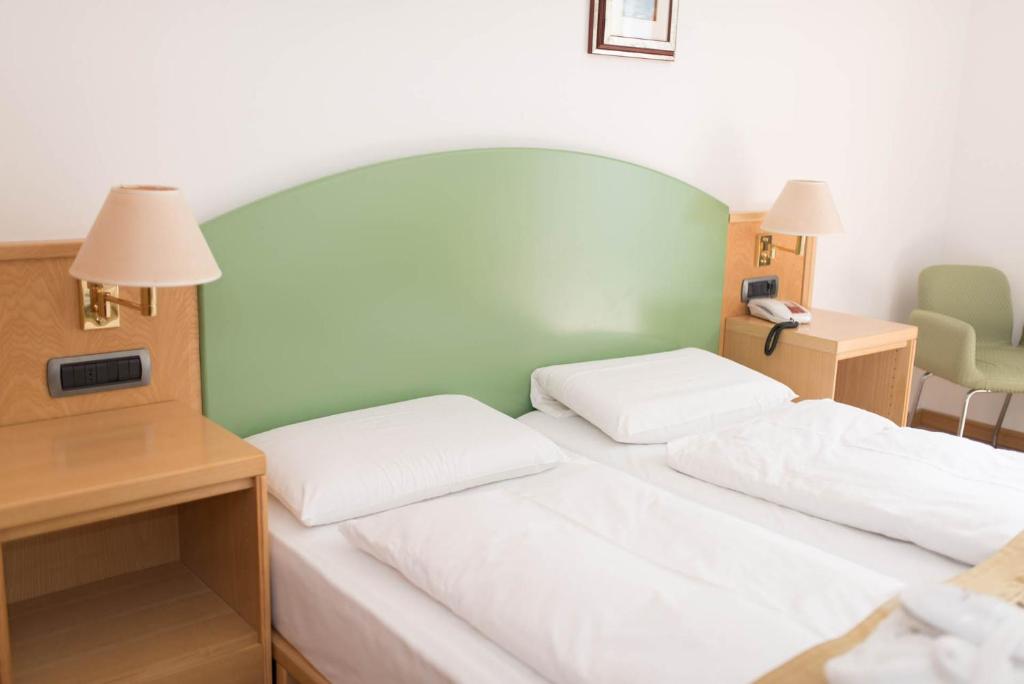 Postel nebo postele na pokoji v ubytování Hotel Venezia