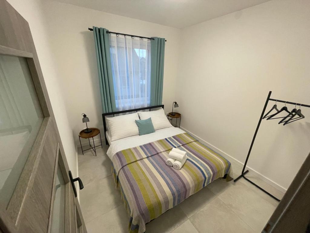 Postel nebo postele na pokoji v ubytování Apartmány Lily - Self Checkin - Parking - 40m2