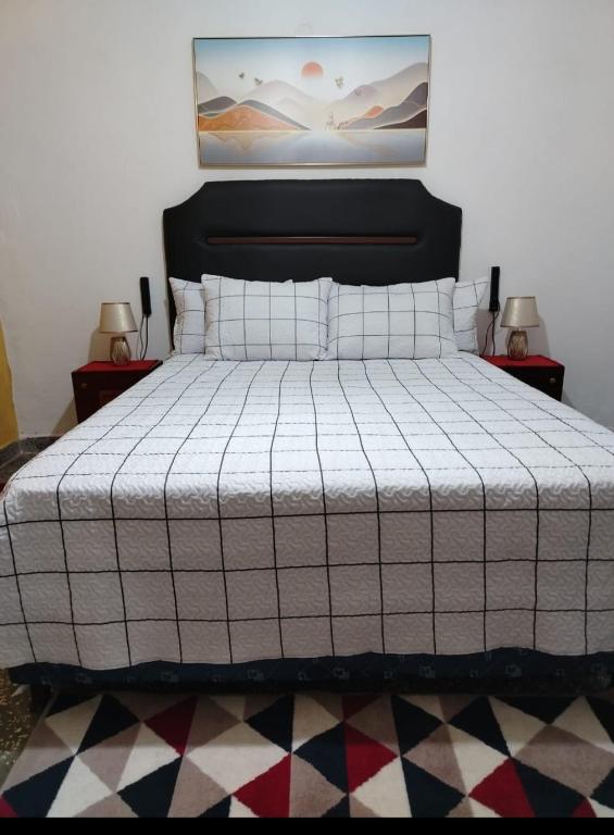 A bed or beds in a room at Hostal Maison Belle