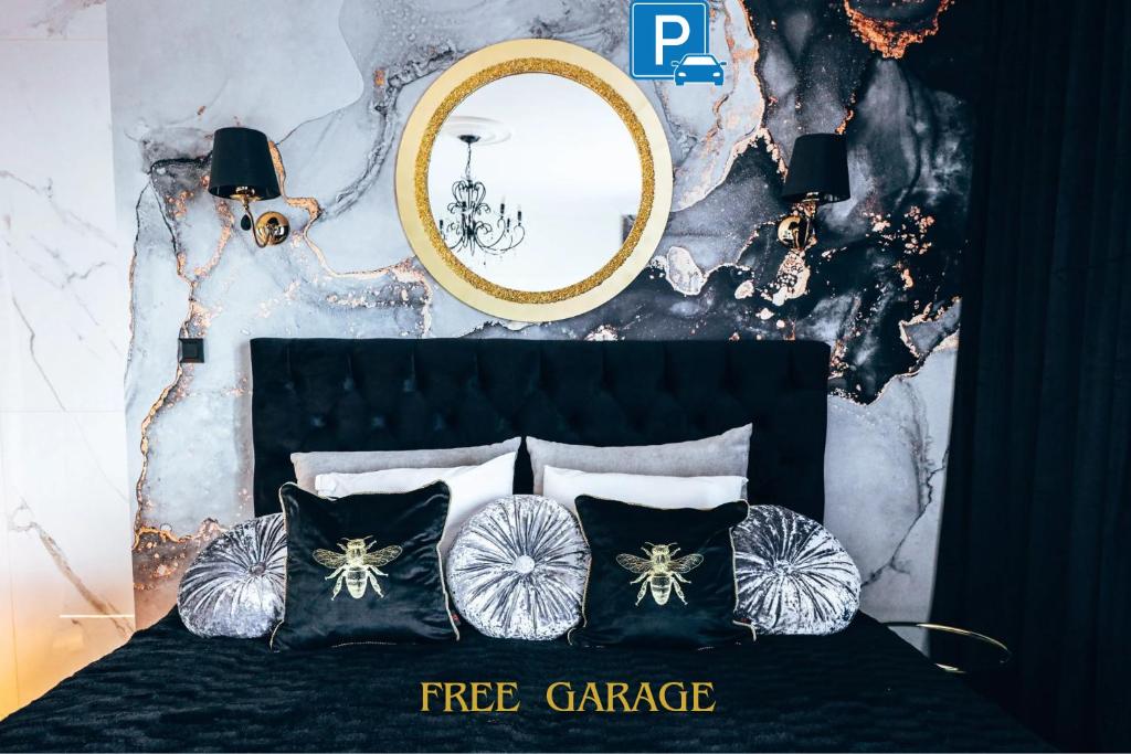 Postel nebo postele na pokoji v ubytování Kasprzaka 29 Wola Tower Free Garage By Perfect Apart