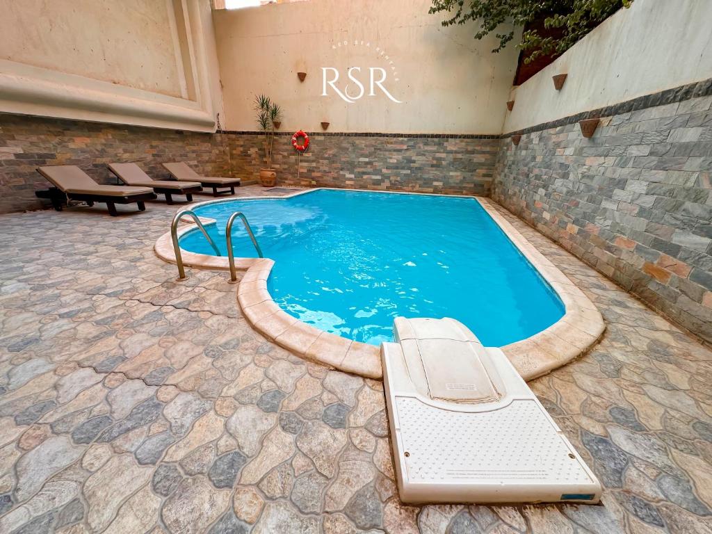 Bazén v ubytování Elite Suites Hurghada nebo v jeho okolí