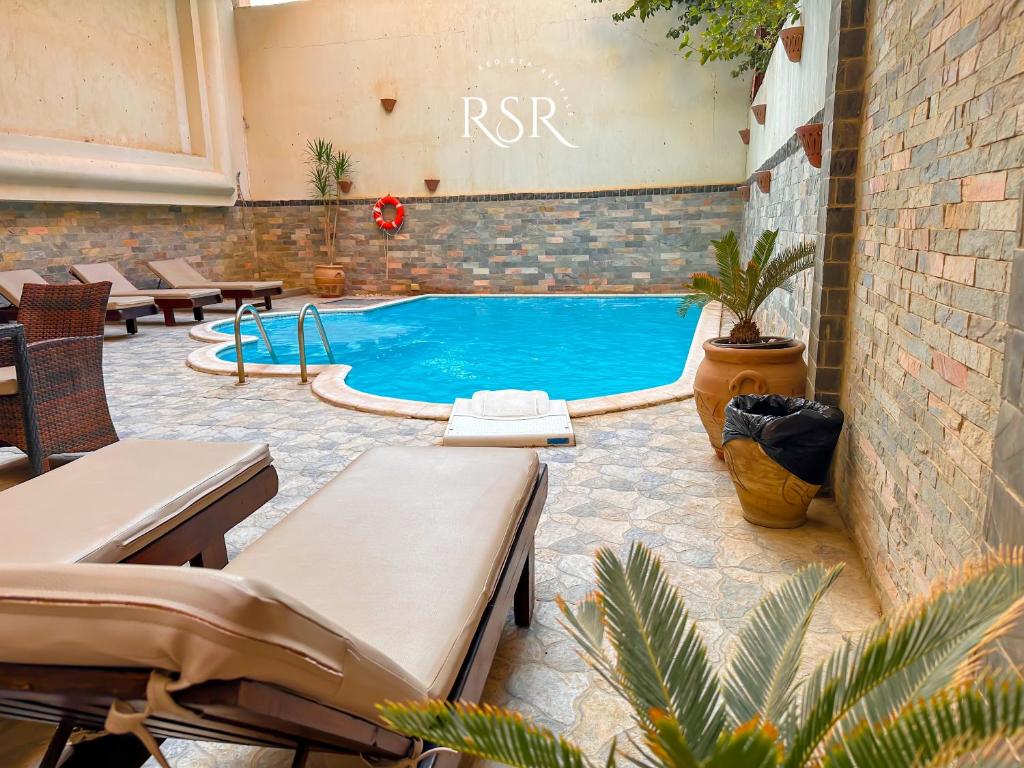 Bazén v ubytování Elite Suites Hurghada nebo v jeho okolí
