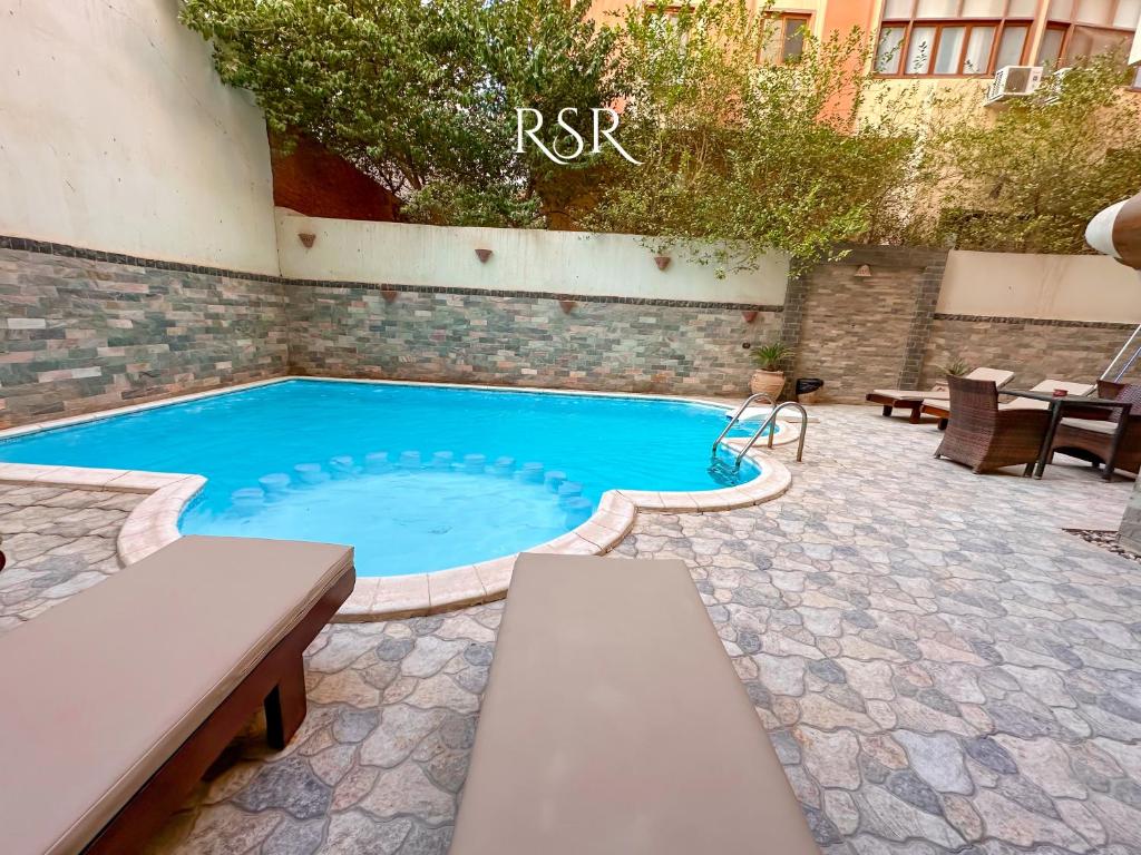 Bazén v ubytování Elite Suites Hurghada nebo v jeho okolí