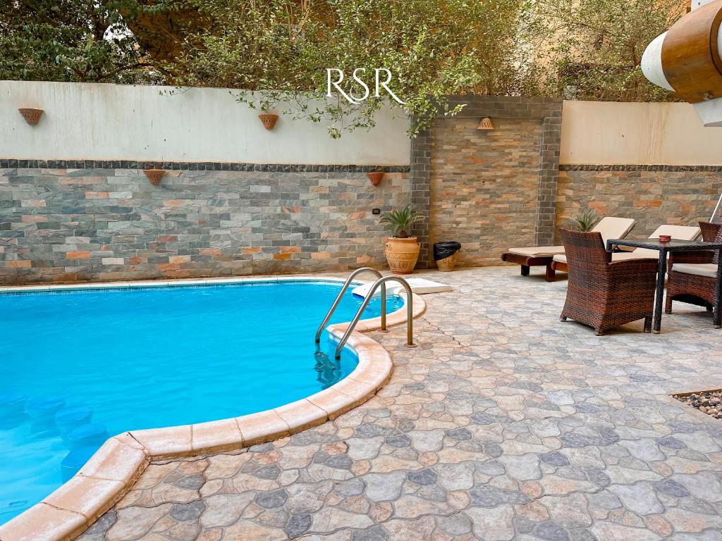 Bazén v ubytování Elite Suites Hurghada nebo v jeho okolí