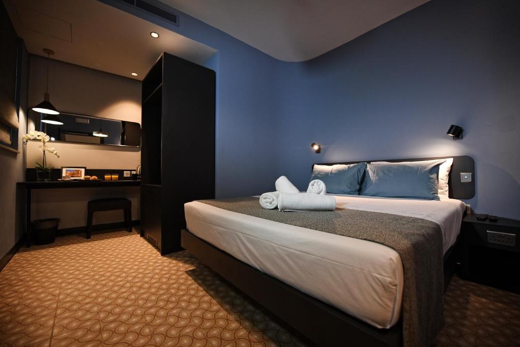 Victoria by Petit Chic - 13