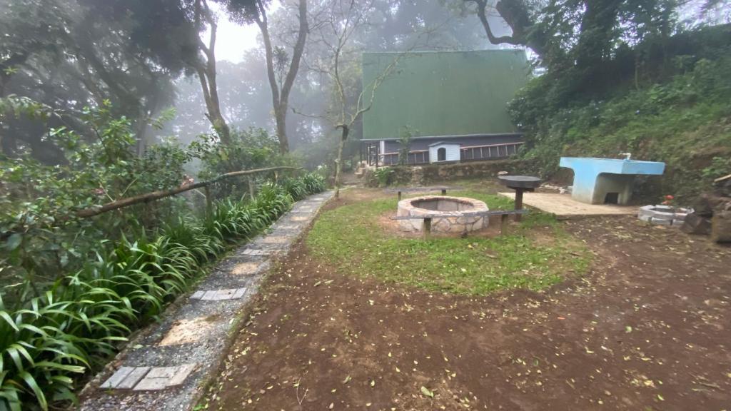 Jardín al aire libre en La Casona entre el Bosque