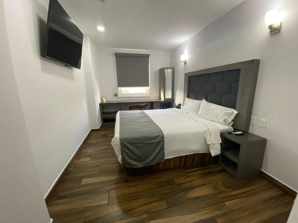 Postel nebo postele na pokoji v ubytování Hotel Bugari Aeropuerto Guadalajara