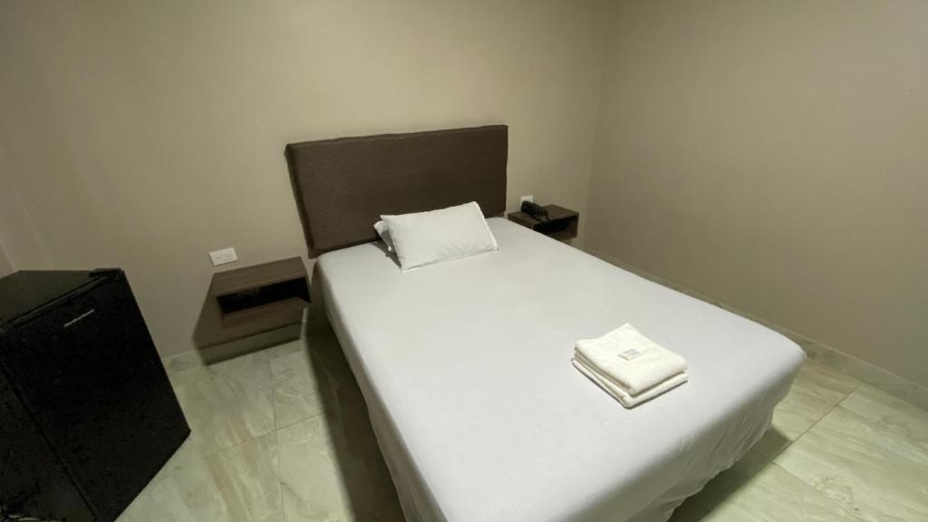 Postel nebo postele na pokoji v ubytování Hostal Bellagio