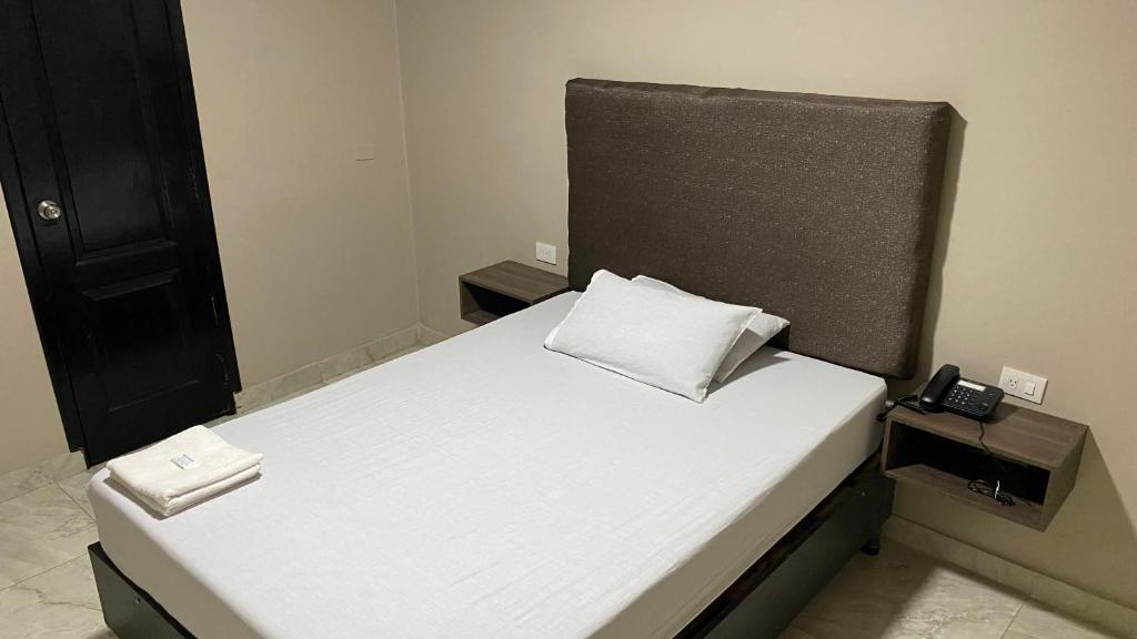 Postel nebo postele na pokoji v ubytování Hostal Bellagio