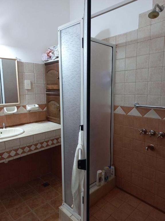 Casa céntrica amplia con patio