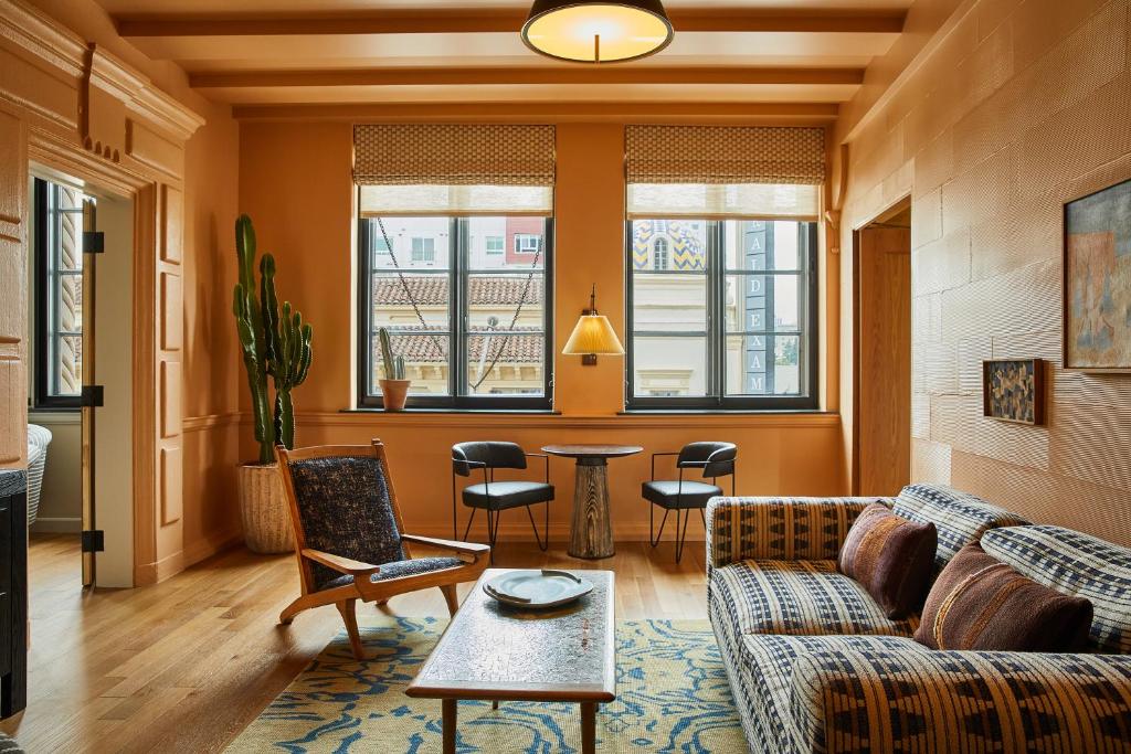 Downtown Los Angeles Proper Hotel, a Member of Design Hotels photo 2