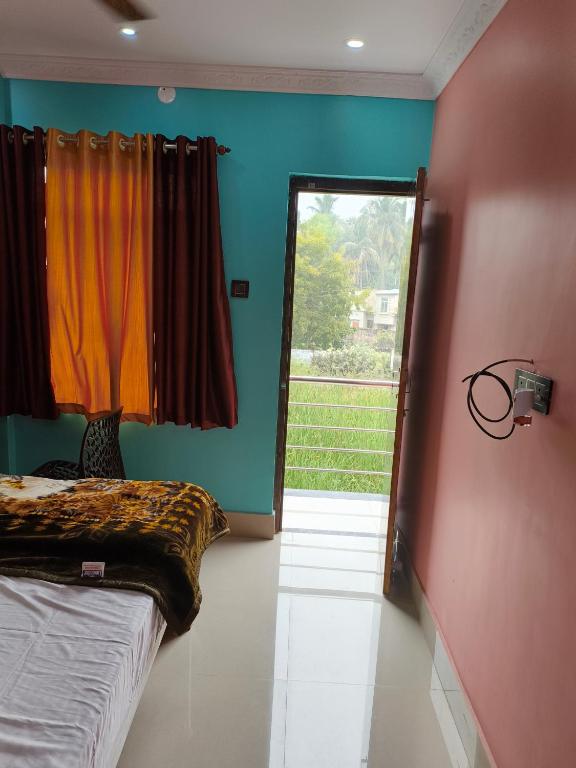 Postel nebo postele na pokoji v ubytování Aditya Guest House