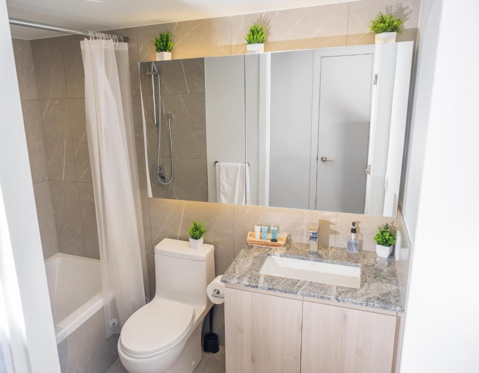 Koupelna v ubytování Downtown Center Silverstone Tower I and II Long-Term Booking Only Your second home in Vancouver