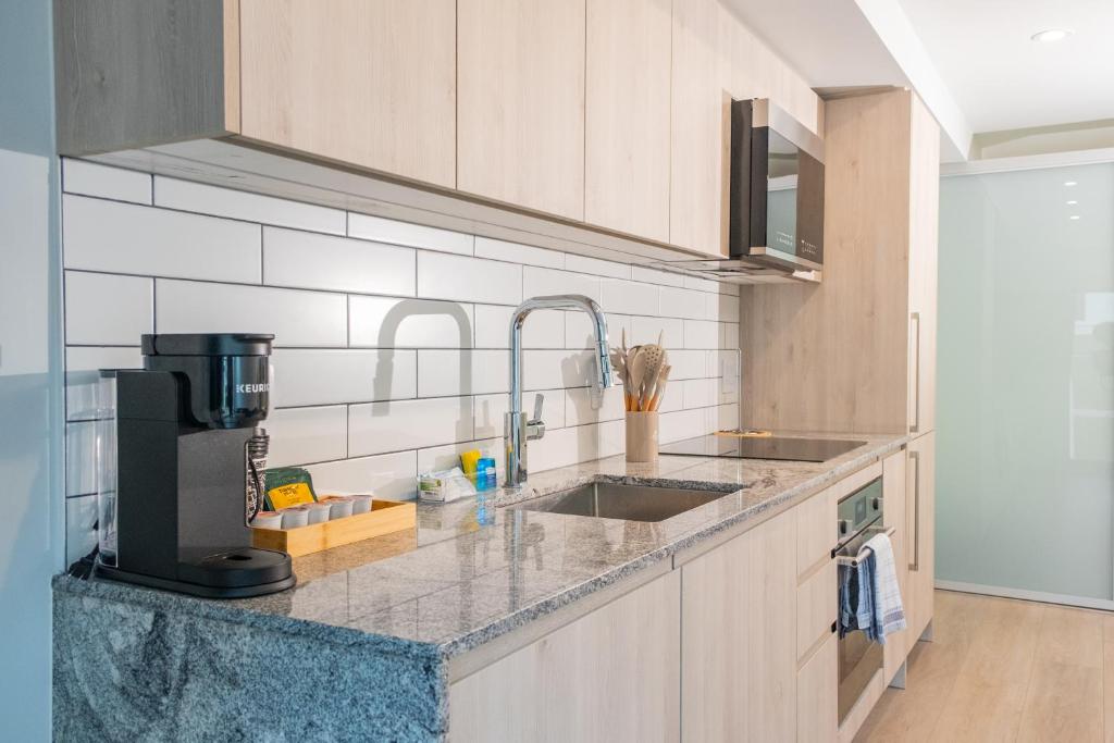 Silverstone Downtown Center Long-Stay Home in Vancouver photo