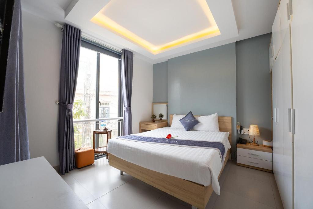 Giường trong phòng chung tại Stop and Go Boutique Homestay Hue