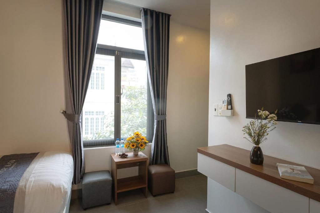 TV/trung tâm giải trí tại Stop and Go Boutique Homestay Hue